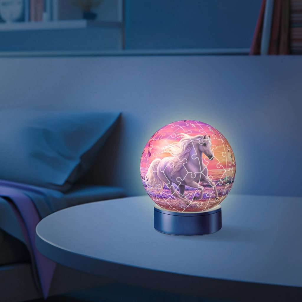 סוס בחוף קסום "NightLight" - פאזל תלת מימד כדור 72 חלקים עם מנורת לילה RAVENSBURGER