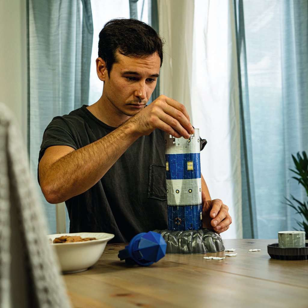 מגדלור "Night Edition" - פאזל תלת מימד 216 חלקים עם תאורת לילה! RAVENSBURGER