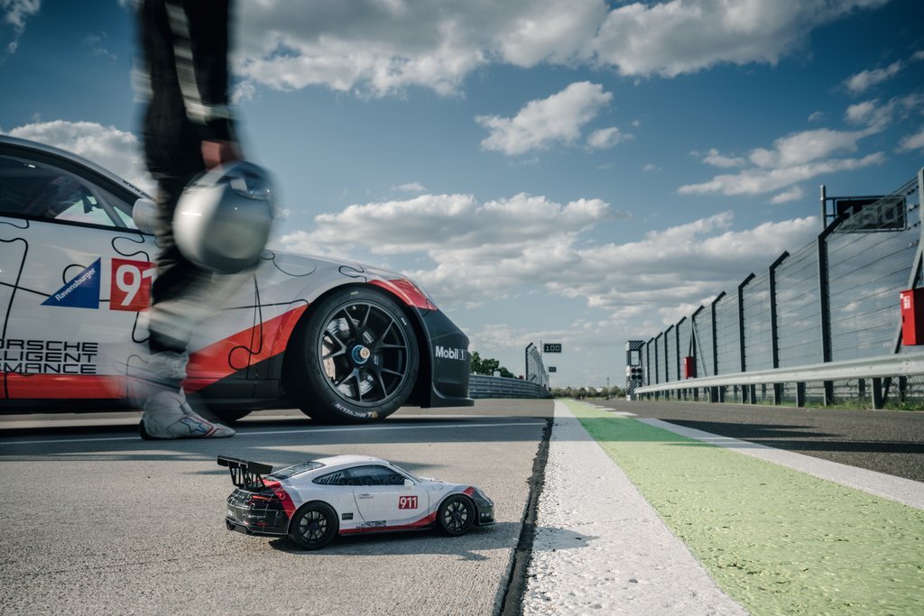 פורשה 911 GT3 Cup - פאזל תלת מימד 108 חלקים RAVENSBURGER